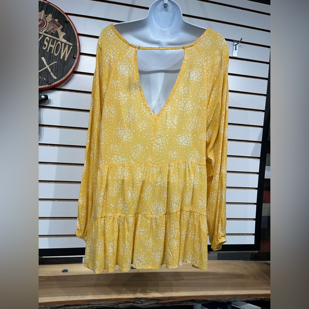 Daytrip blouse 20” p2p - Picture 4 of 8
